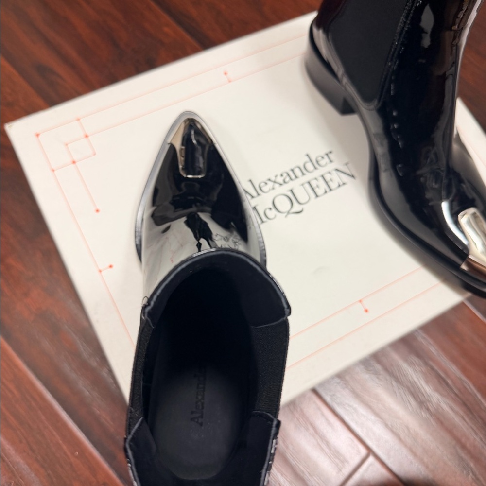 Alexander McQueen Black Boots with Silver Accents - Picture 4 of 7